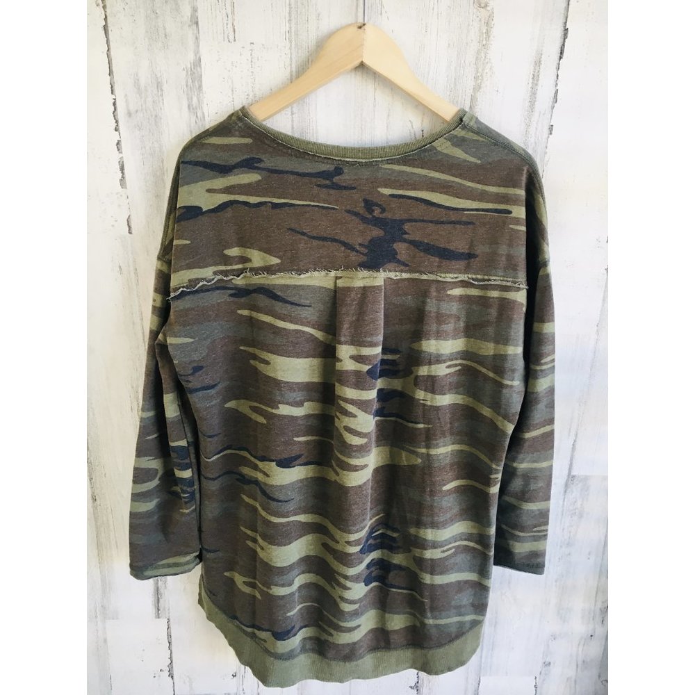 NWT Z Supply Camo Sweatshirt The Weekender Distressed Boho Side Slits S - Picture 10 of 13